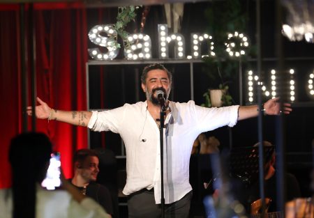 Celil Nalçakan "Elvedalı Eyvallahlı Şarkılar"ı ile sahnede!