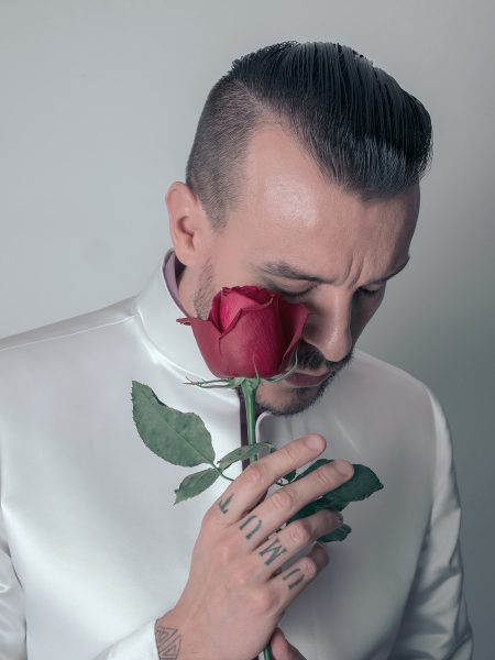 Cem Adrian'dan "Bir Gülü Sevdim"!