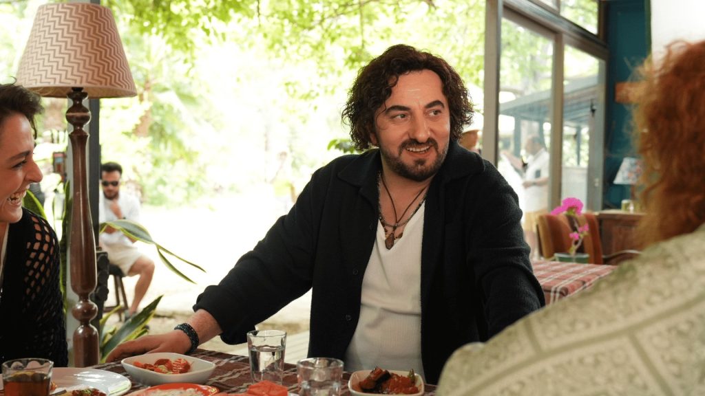 Cem Gelinoğlu ‘Tur Rehberi’ setinde güldürmeye devam ediyor! Cem Gelinoğlu ‘Tur Rehberi’ setinde güldürmeye devam ediyor!