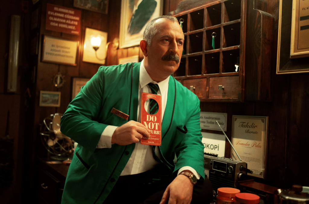 Cem Yılmaz filmi "Do Not Disturb" Netflix Top 10'da!
