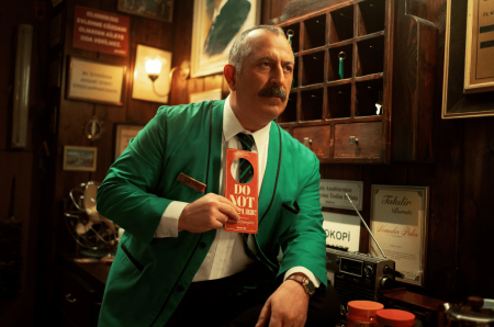 Cem Yılmaz filmi "Do Not Disturb" Netflix Top 10'da!