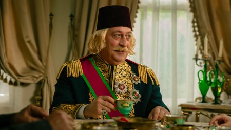 Cem Yılmaz imzalı fenomen karakter "Erşan Kuneri" 2. sezonuyla 10 Ekim'de Netflix'te!