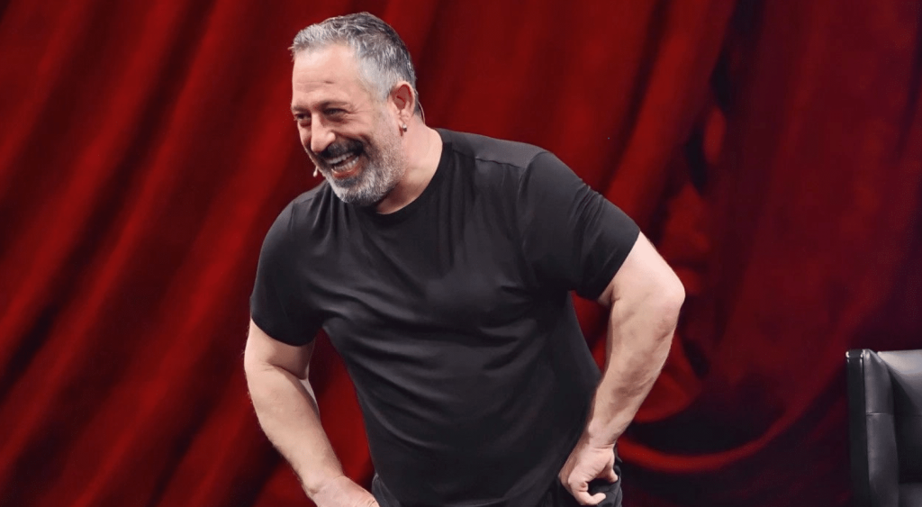 Cem Yılmaz'a yıldız hediye ettiler