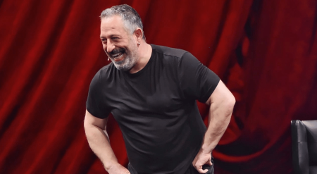 Cem Yılmaz'a yıldız hediye ettiler