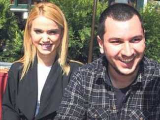 Ceyda Ateş’in meşhur konuda ağzını bıçak açmıyor! Ceyda Ateş'in meşhur konuda ağzını bıçak açmıyor!