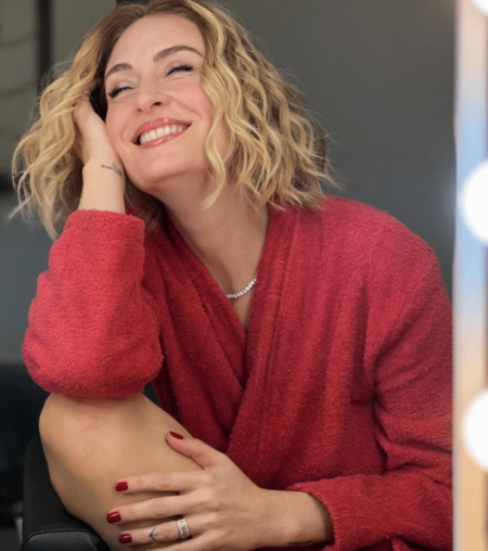 Ceyda Düvenci için romantik kutlama!