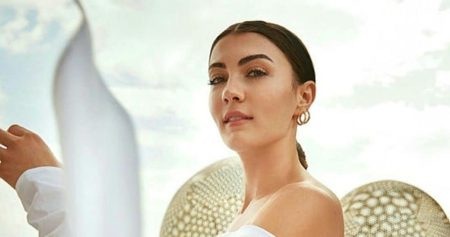 Çocukluk Ayşegül (Burcu Özberk) kimdir? Yaşı