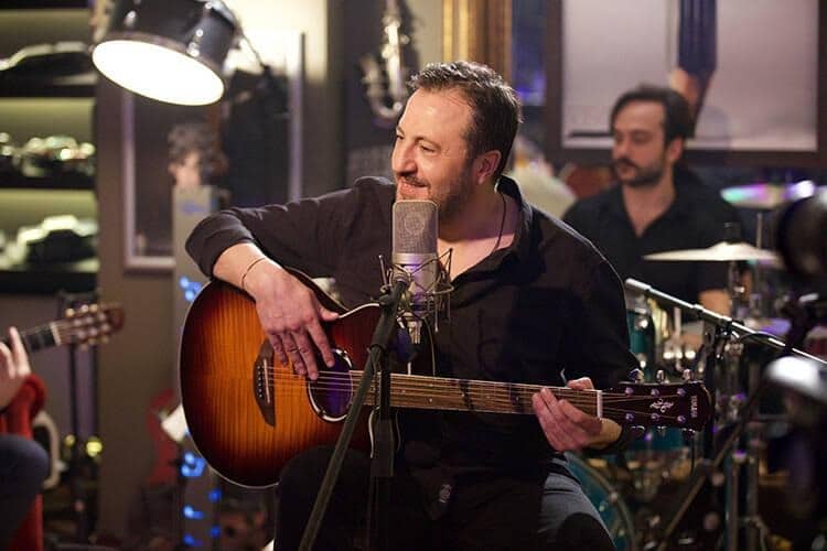 Çok Akustik Ekranlara Geri Dönüyor