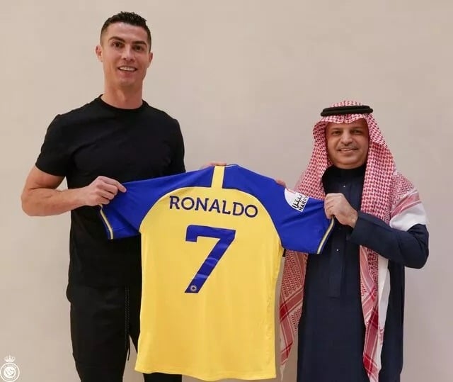 Cristiano Ronaldo resmen Al Nassr'da!