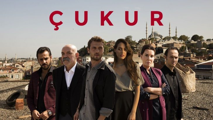 Çukur dizi setinde yeni bir aşk doğdu! Bakın hangi oyuncular el ele görüldü!