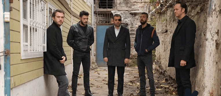 Çukur son bölümde çalan "Baba Sözüm Var" şarkısı!