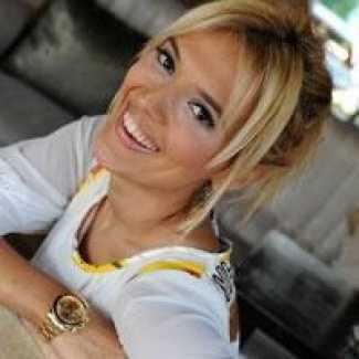 Demet Akalın: Kocam şu an ayaklarımı öpüyor