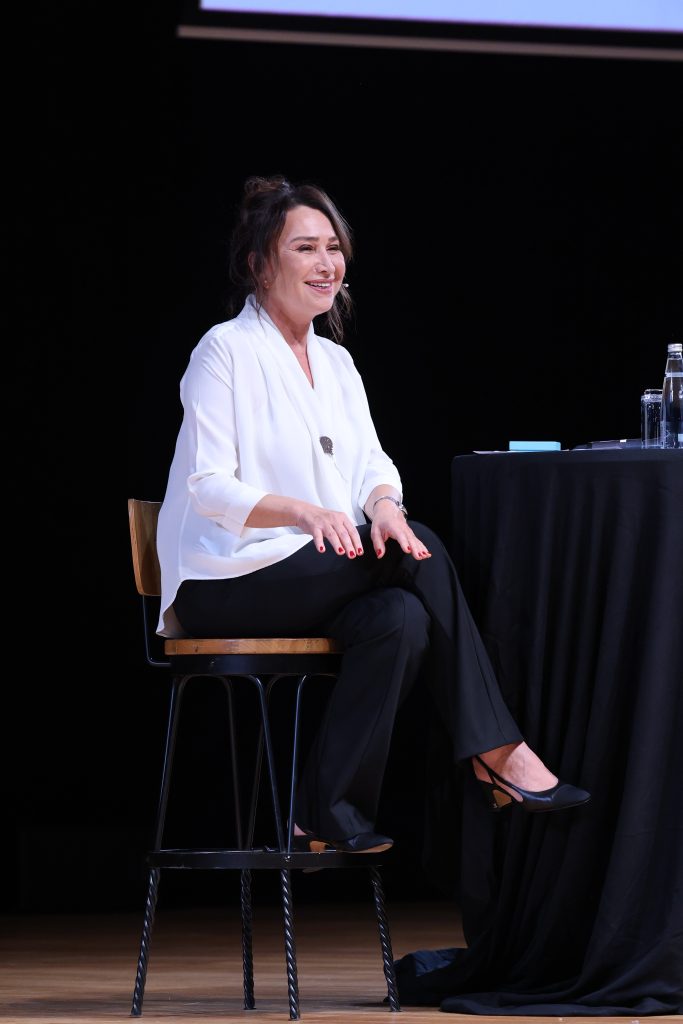 Demet Akbağ'ın "Bir Demet Muhabbet"i seyirciyle buluştu