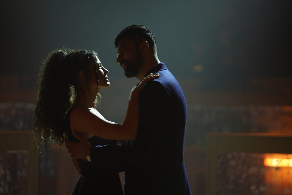 Demet Özdemir Adım Farah'ta sesiyle büyüleyecek! Tahir'in doğum gününde neler olacak?