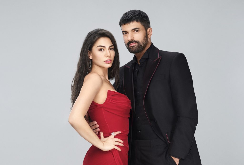 Demet Özdemir ve Engin Akyürek'li Adım Farah'ın afiş çekimi gerçekleştirildi! Dizi ne zaman yayınlanacak?