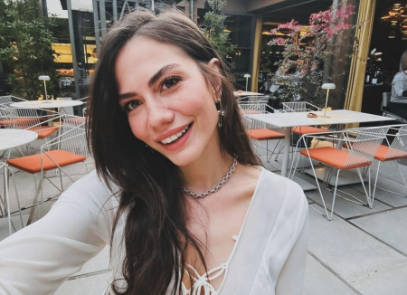 Demet Özdemir'den anlamlı hareket!