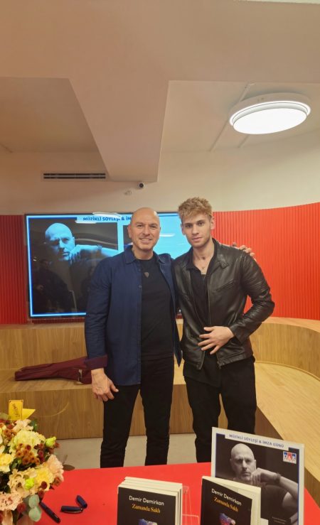 Demir Demirkan'dan okuyucularına sürpriz!