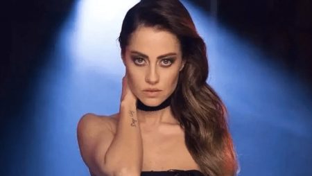 Derya Uluğ oyunculuğa mı başlıyor? Derya Uluğ oyunculuğa mı başlıyor?
