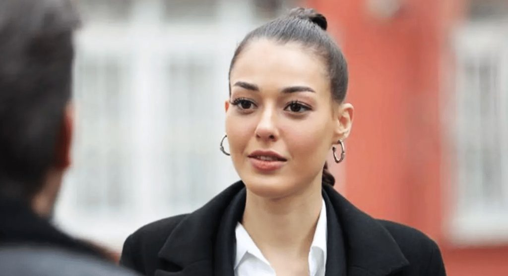 Dilan Çiçek Deniz: “Paşa gönlüm öyle istedi” Dilan Çiçek Deniz: "Paşa gönlüm öyle istedi"