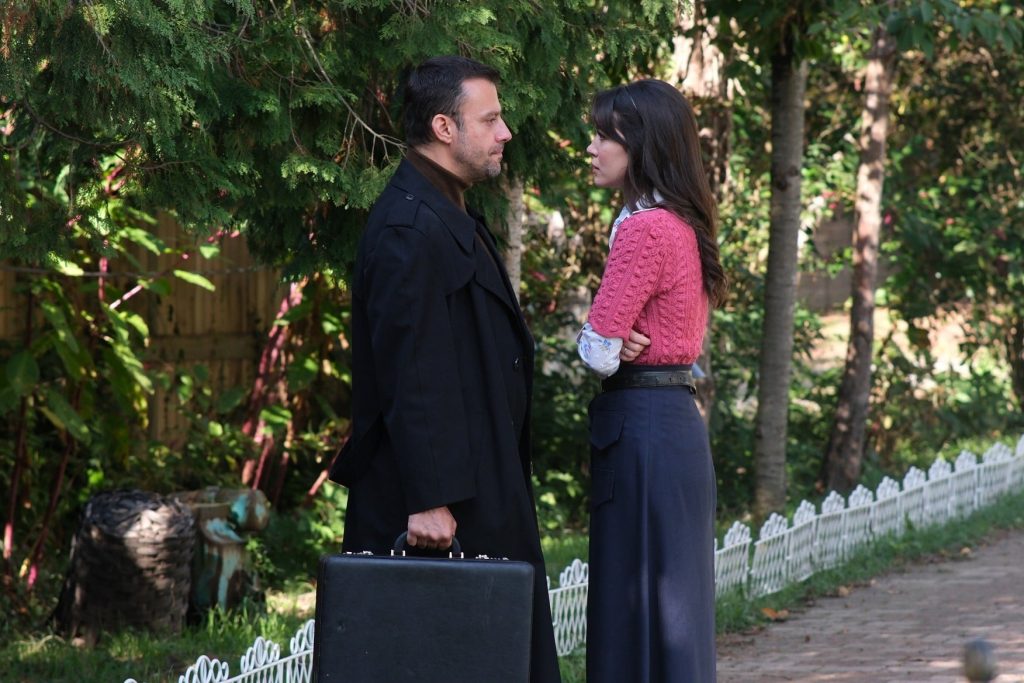 Dilek Taşı 9. Bölümde Kenan hapse düştü! Mustafa ve Figen git gide yakınlaşıyor!