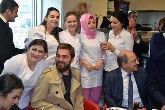 Diriliş Ertuğrul oyuncuları hayranlarıyla buluştu