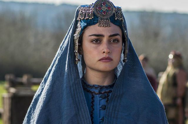 Diriliş Ertuğrul'un Halime Hatun'u Esra Bilgiç eşi Gökhan Töre'den ayrıldı..