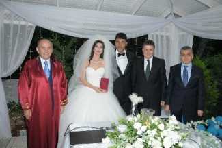 Dizi aşkında mutlu son! Evlendiler!