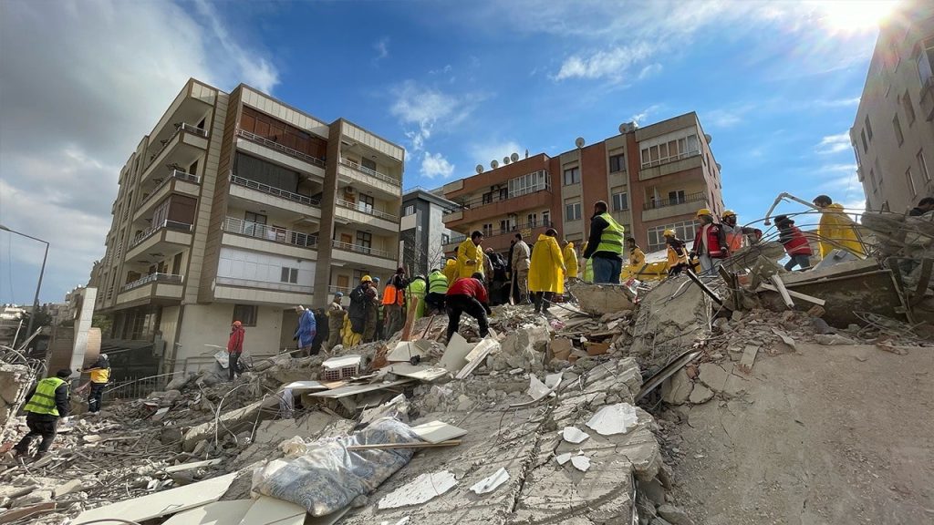 Dizi setleri iptal! Yapım şirketleri deprem bölgesine yardım göndermeye devam ediyor!