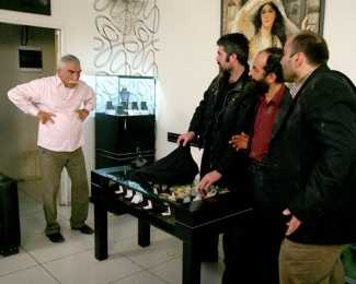 Soyguncular Osman'ı rehin alıyor