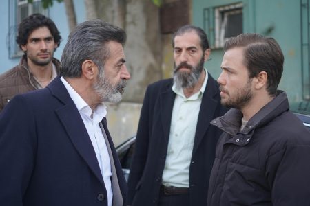 Kadir zor bir tercih yapmak zorunda kalıyor!