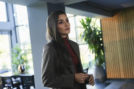 Leyla Kenan’sız bir hayat kurmaya çalışır!