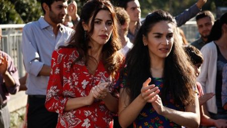 Kiraz'ın ergenlik krizleri baş gösteriyor