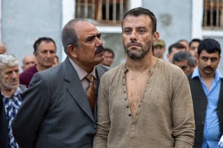 Mustafa’nın firar haberi Rona köşküne bomba gibi düşmüştür!