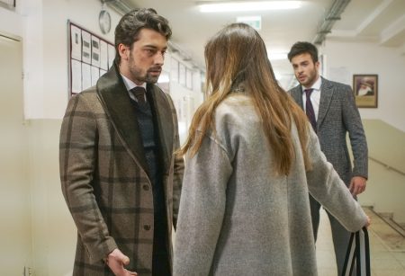 Azra yeniden konağa yerleşiyor