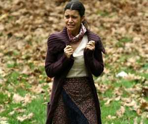 Fatmagül çaresiz ve hüzünlü