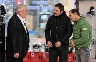 Cevahir’in aklına eczaneyi kurtarmak için parlak bir fikir gelir