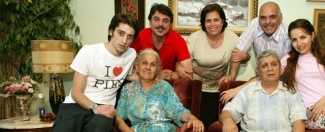 Geniş Ailenin başkahramanı evin sorumsuz ve serseri oğlu Cevhahirdir