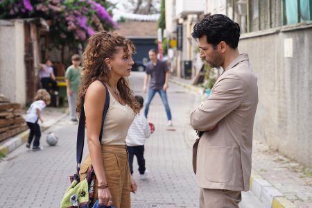 Nazlı kendini büyük bir tuzağın içinde bulur!