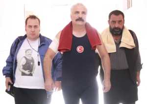 Türk TV tarihinin en eğlenceli güreş müsabakasını kaçırmayın!...