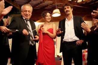 İffet yerle bir!