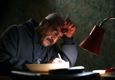 Azem dört bir yandan karmaşanın içine sürüklenmektedir!