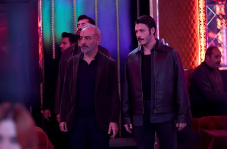 Dilber ile Zahir yine pavyonda karşı karşıya gelir!