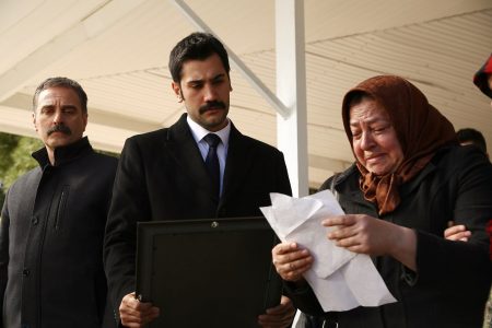 İsimsizler geliyor