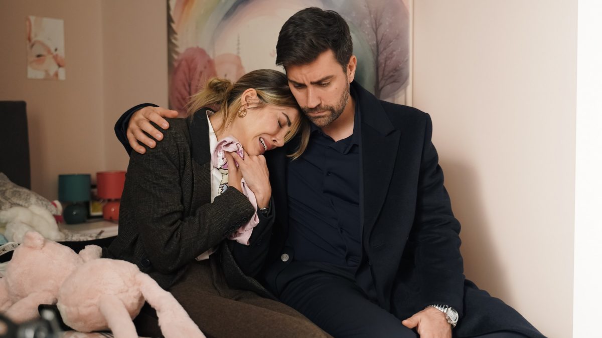 Ayşe hem emniyetteki görevini hem de kızı Duru’nun velayetini kaybeder!