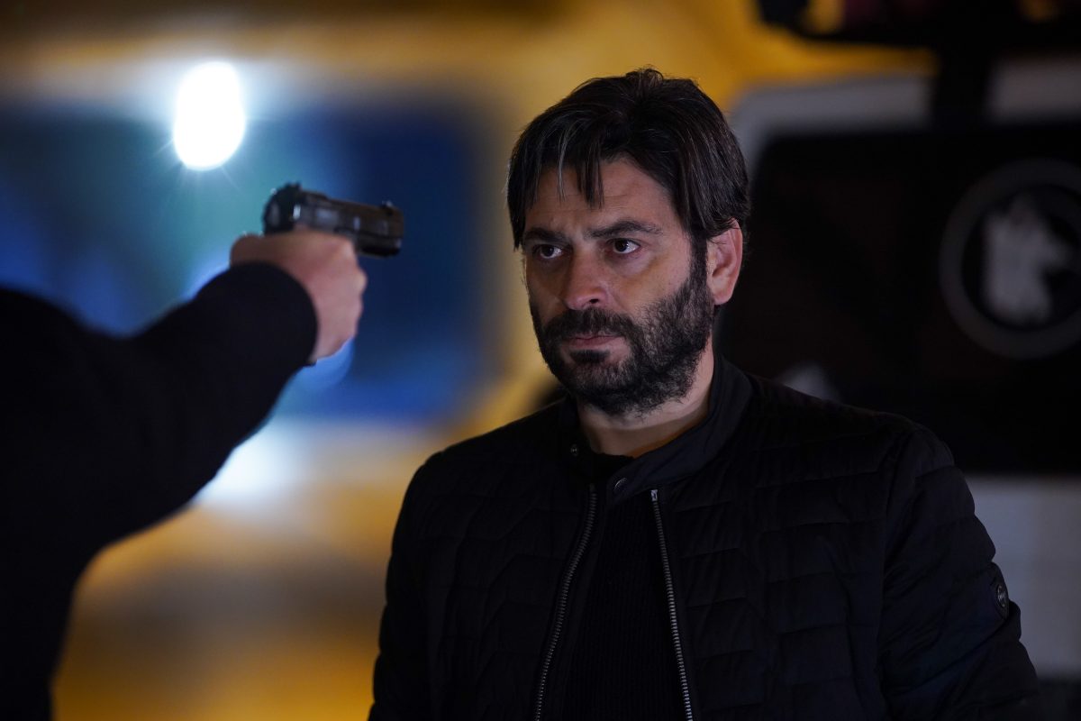 Hakan ailesini Yalçın’dan koruyabilecek midir?