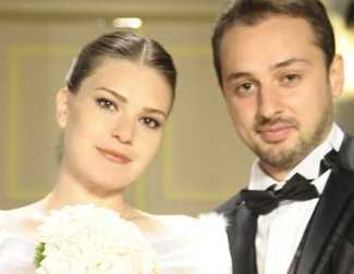Mine ile Deniz nikah masasında