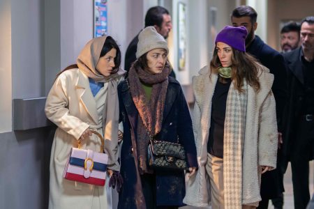 Herkes birbirini ardından gizli işler çevirir!