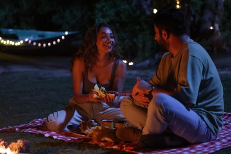Doğan ve Melike baş başa bir gece geçirir!