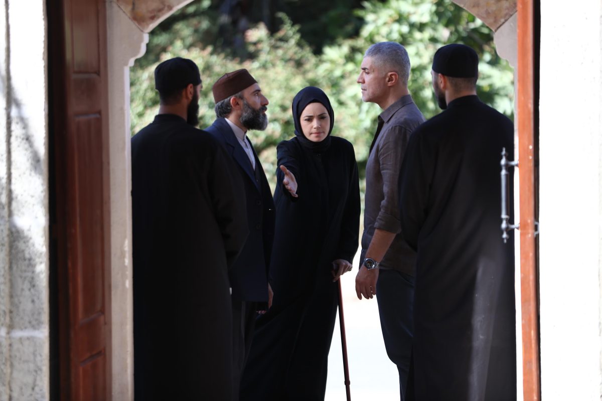 Mira kabullenmekte zorlandığı Meryem’in karşısına acımasız bir teklifle çıkar!