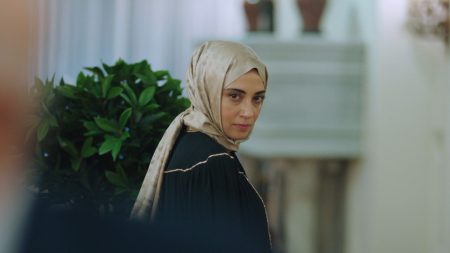 Nursema büyük bombayı yemekte patlatır!